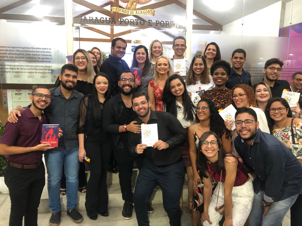 Sorriso de Plantão lança obra na 9ª Bienal Internacional do Livro