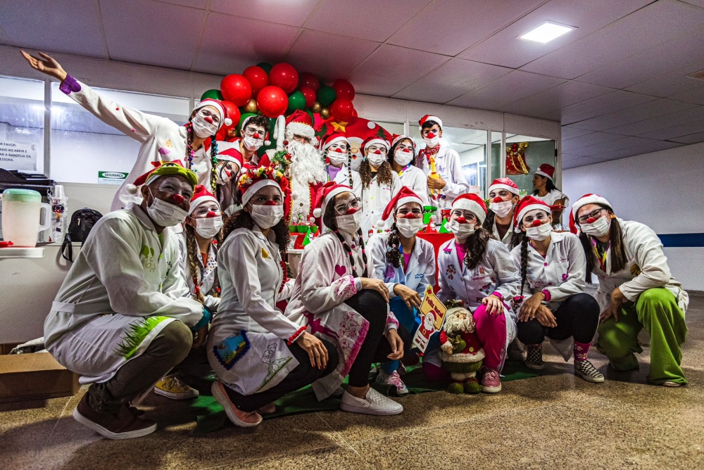 Sorriso de Plantão encerra o ano levando alegria com plantões temáticos de Natal