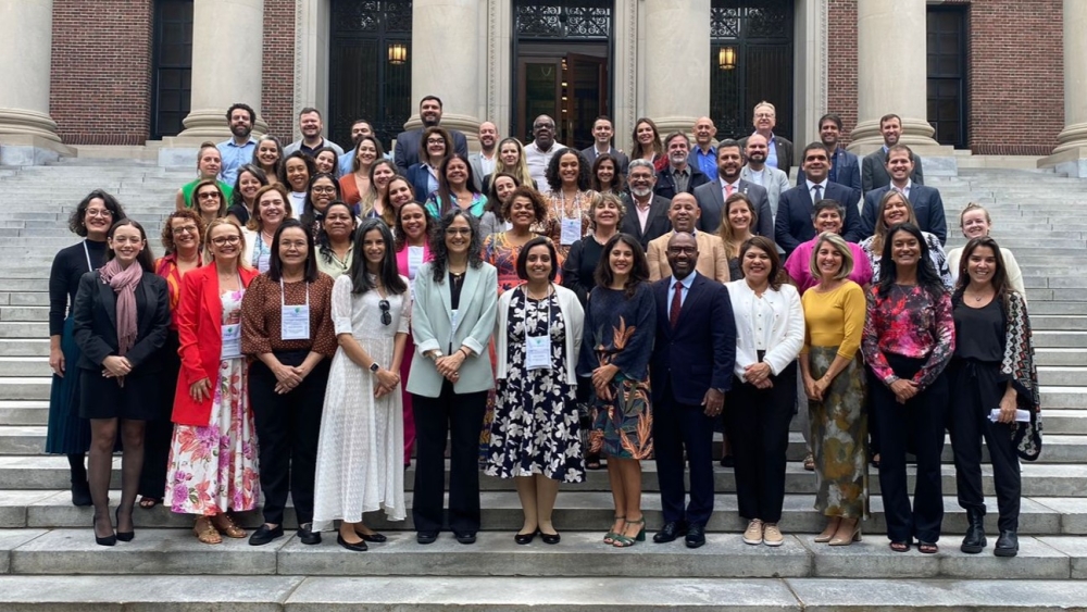 Coordenadora do Sorriso de Plantão participa de curso em Harvard sobre desenvolvimento da primeira infância