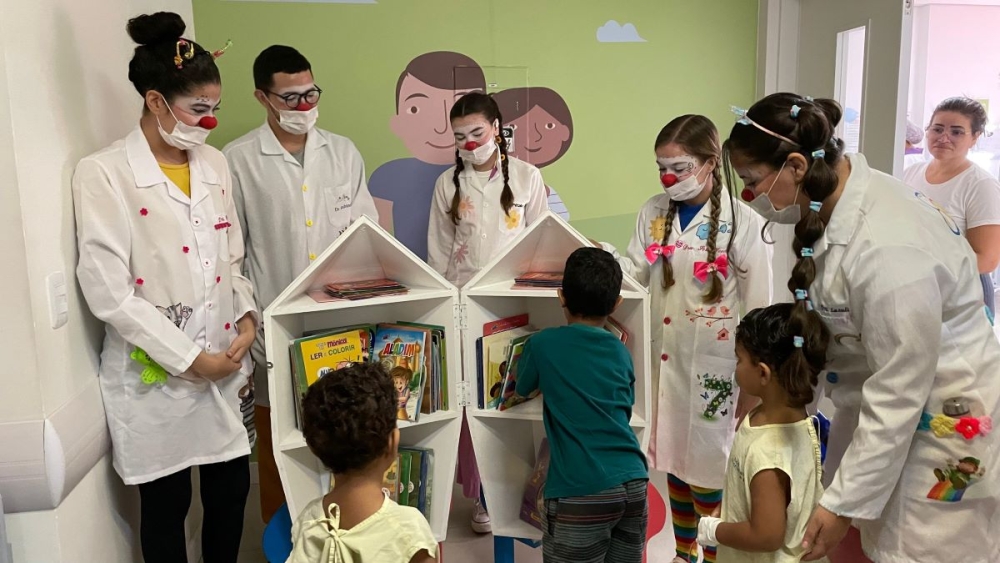 Sorriso de Plantão: Uncisal entrega o 11º Foguete de Leitura no Hospital da Criança